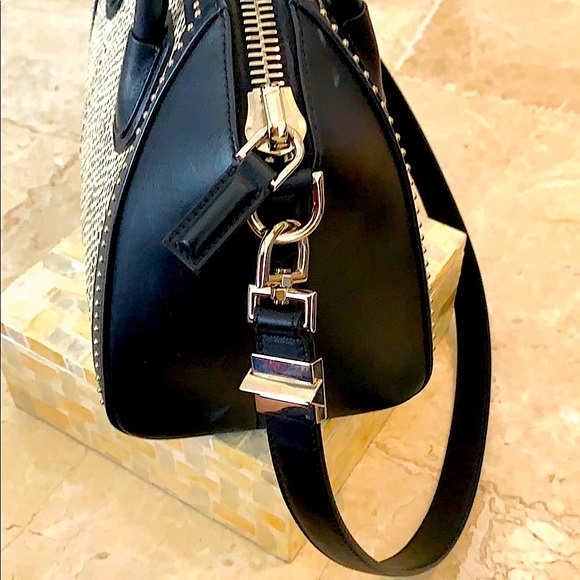 GIVENCHY AUTHENTIC exotic Antigona bag. - Picture 7 of 8